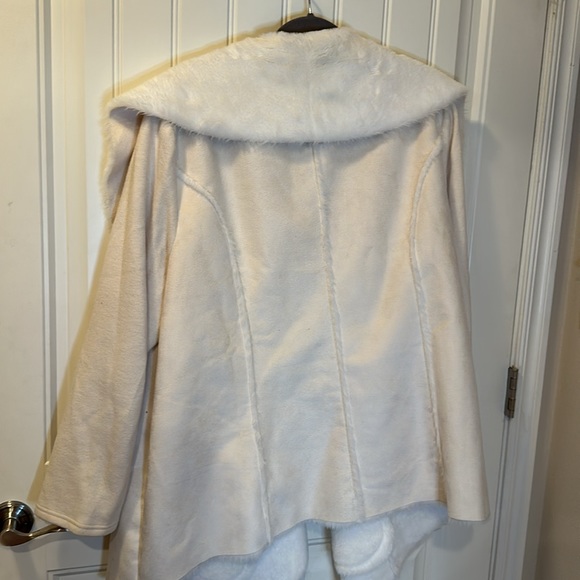 Torrid White Faux Suede & Faux Fur Drape Front Jacket Size 3 (3x 22-24) - Picture 4 of 8
